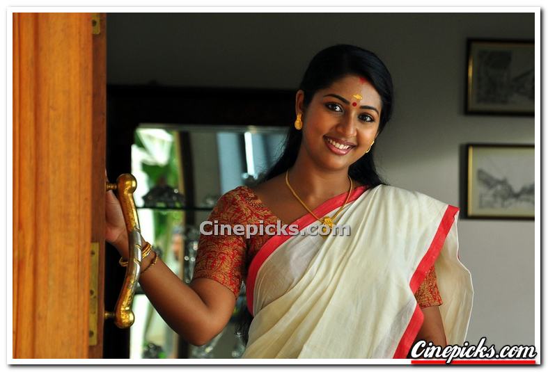 Actress Navya Nair Photos 5