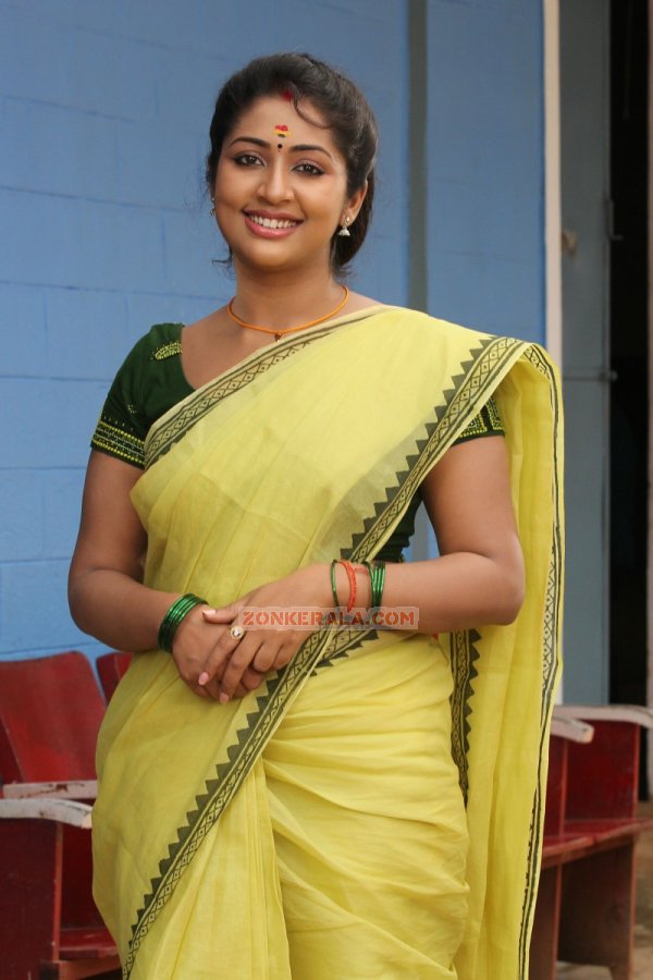 Navya Nair Photos 9860 - Malayalam Actress Navya Nair Photos