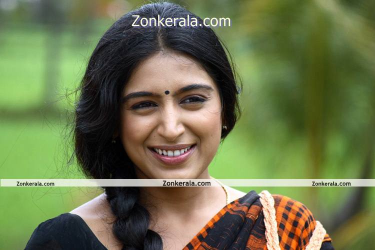 Padmapriya Pics3