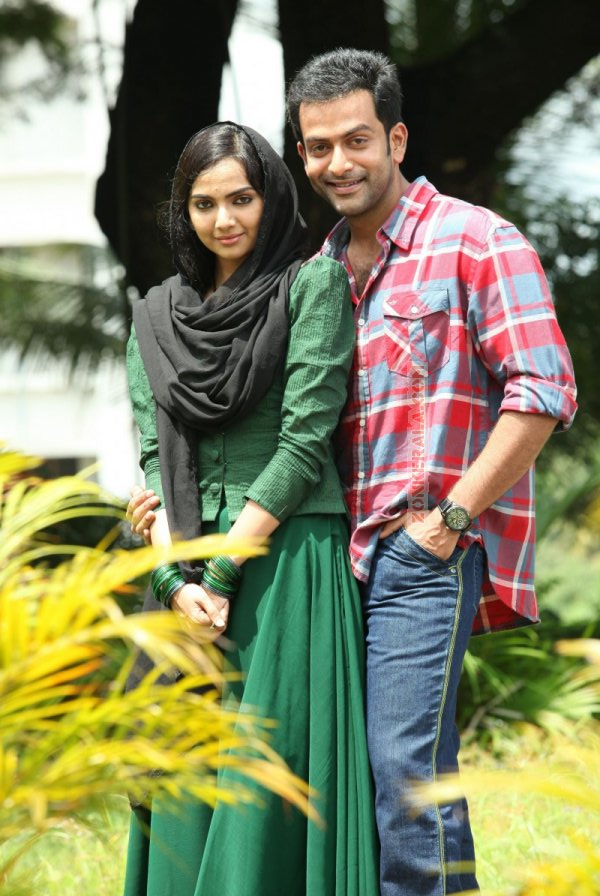 Movie Ayaalum Njanum Thammil Stills 6403