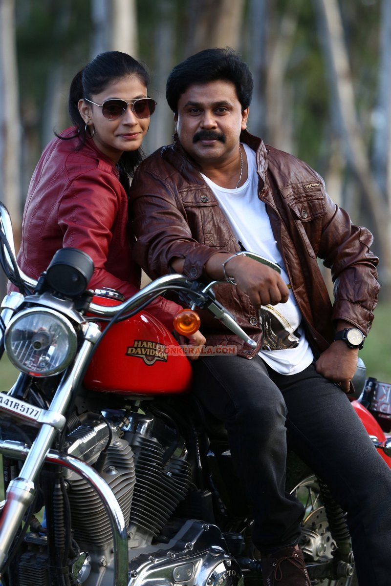 Parvathy Dileep 7 Sundara Rathrikal 391