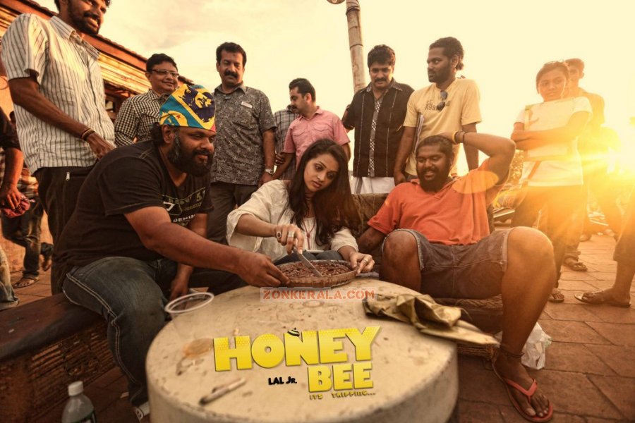 Movie Honey Bee 8372