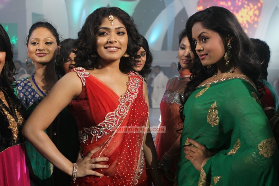 Rima Kallingal Karthika Nair In Kammath And Kammath 976