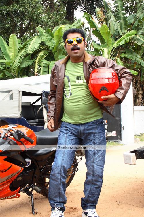 Suraaj Venjaramood In Lucky Jokkers 5