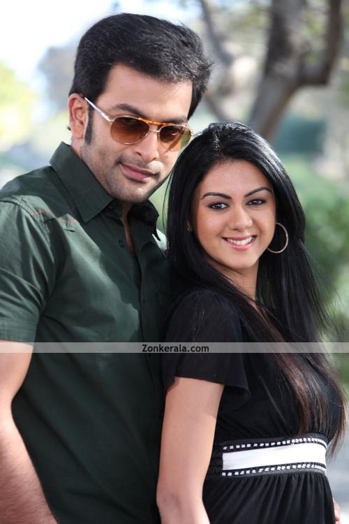 Prithviraj And Sheela In Make Up Man 4