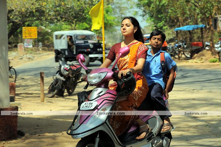 Manikya Kallu Still 11