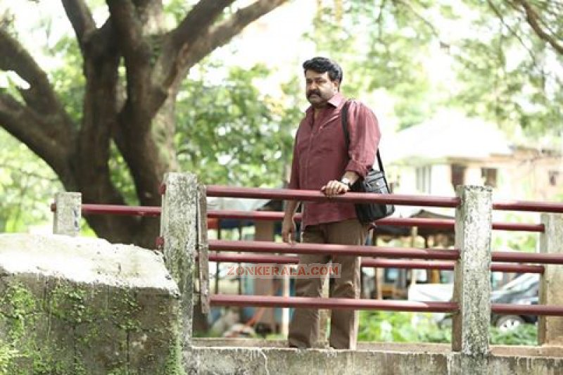 Munthirivallikal Thalirkkumbol Mohanlal New Pic 438