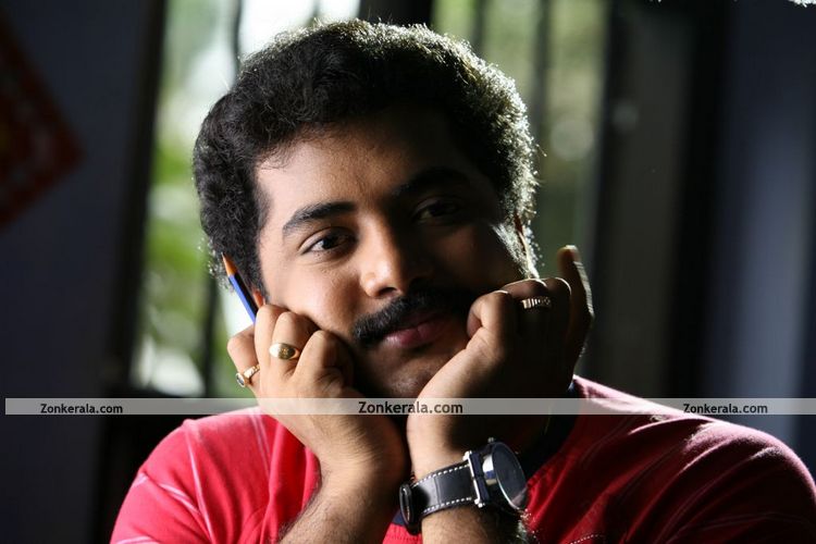 Vinu Mohan In Nadagame Ulagam