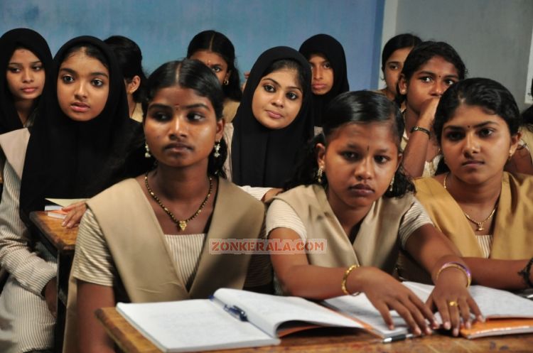 Movie Oomakkuyil Paadumbol Photos 8375