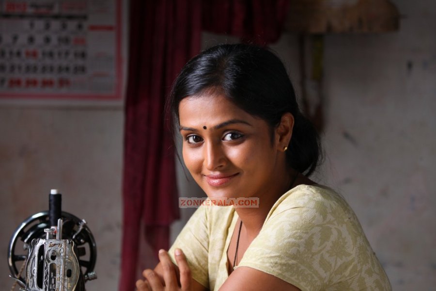 Remya Nambeesan In Pathiramanal 167