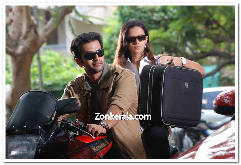 Prithviraj And Bhavana Stills 2