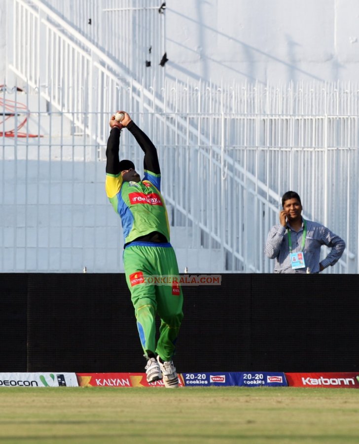 Ccl 3 Kerala Strikers Vs Karnataka Bulldozers Photos 4580