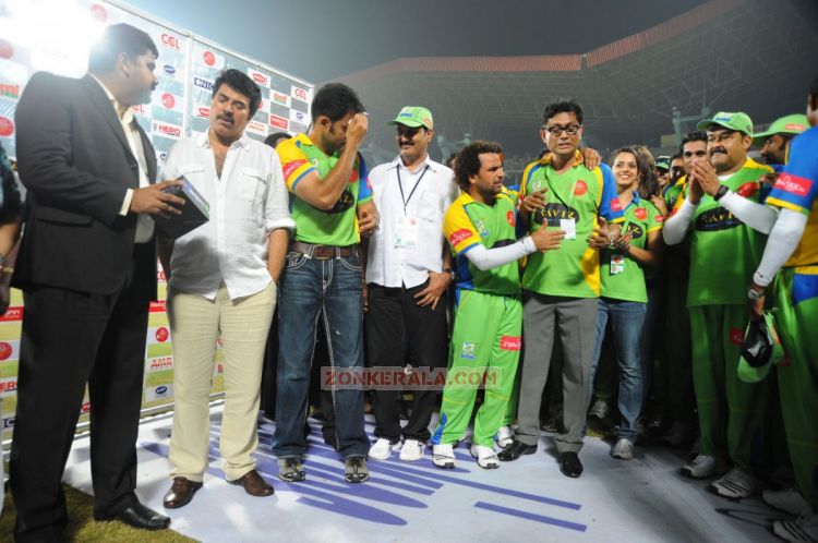 Kerala Strikers Vs Mumbai Heroes Photos 7326