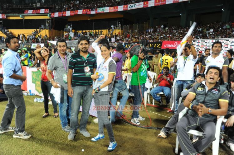 Kerala Strikers Vs Mumbai Heroes Photos 9880