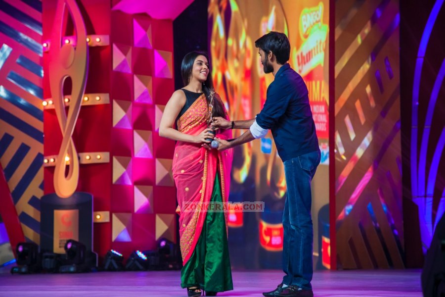 Asin And Dhanush At Siima 2013 70 476